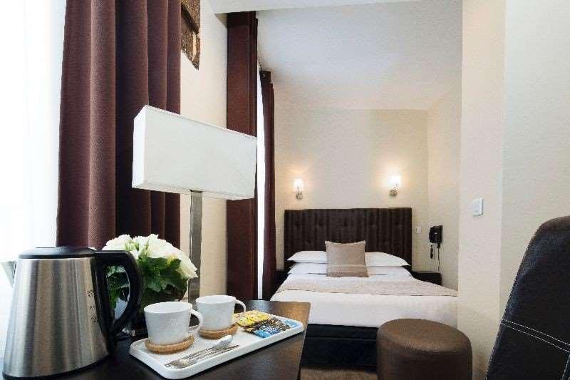 Hotel Du Lion D'Or Louvre París Habitación foto
